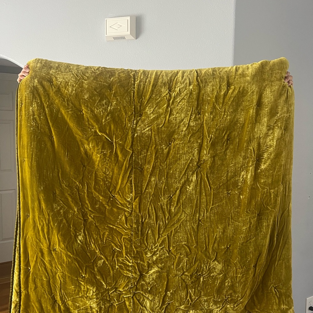 OPALHOUSE Target Velvet Quilt Blanket in Olive Green